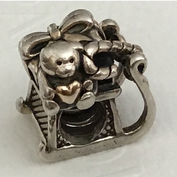 Pandora Sleigh Presents Gold heart charm - Picture 2 of 3